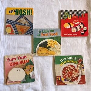 Set of 5 special board books for your little foodie